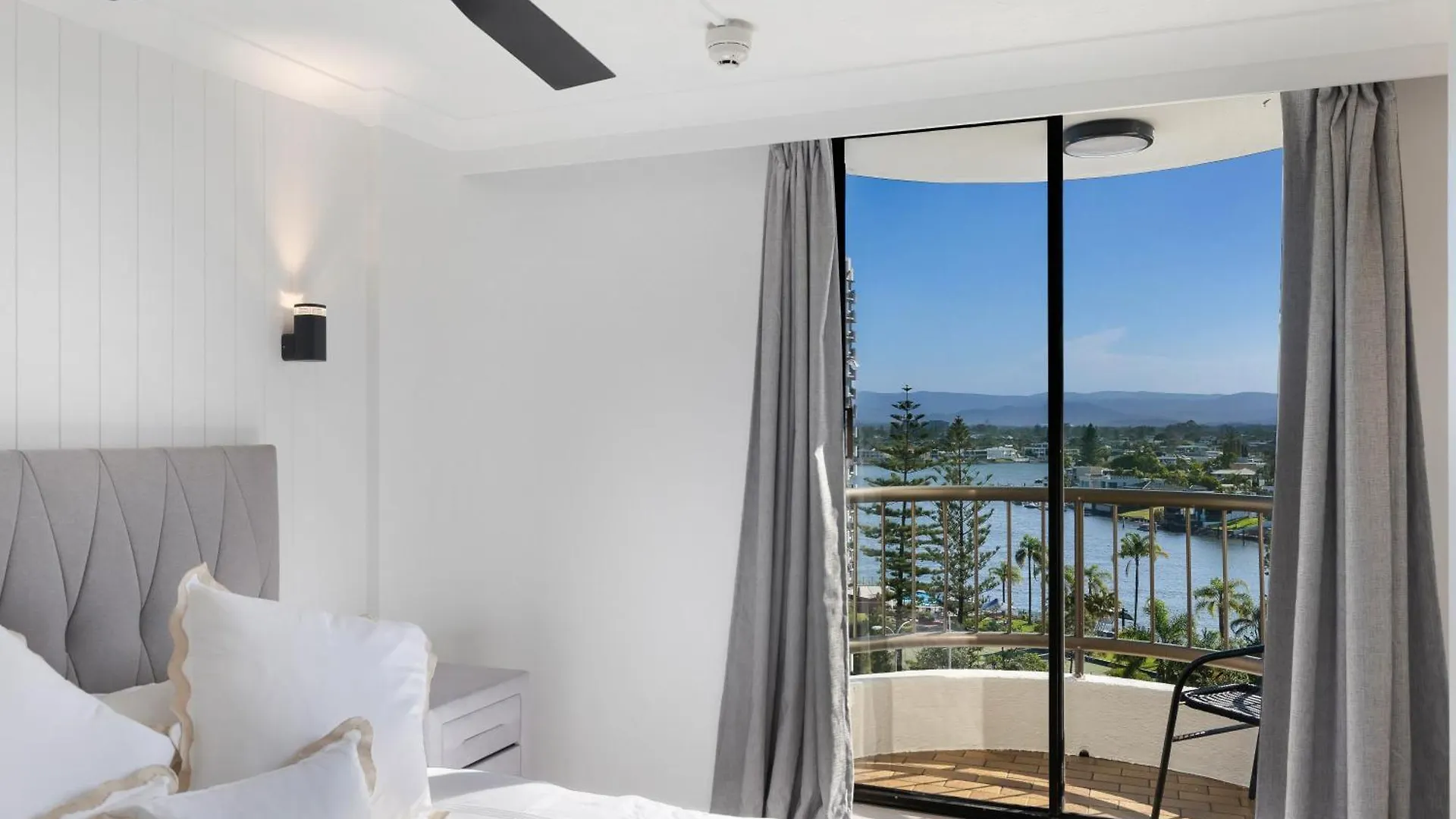 Surfers Paradise Entire Apartment ゴールドコースト