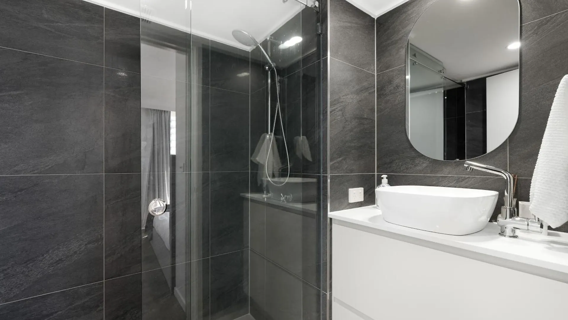 Surfers Paradise Entire Apartment ゴールドコースト